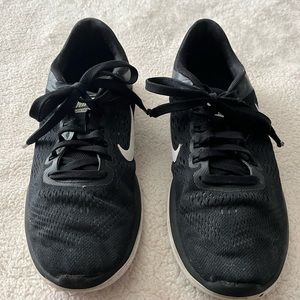 Black Nike shoes size 8 Men